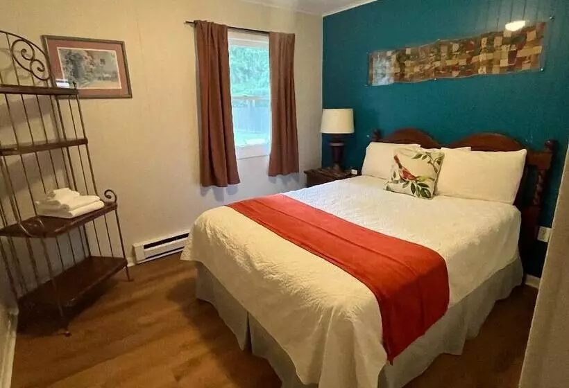 Meadowlark Motel With Restaurant & Bar