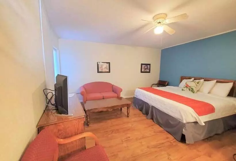 Meadowlark Motel With Restaurant & Bar