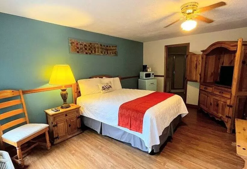 Meadowlark Motel With Restaurant & Bar