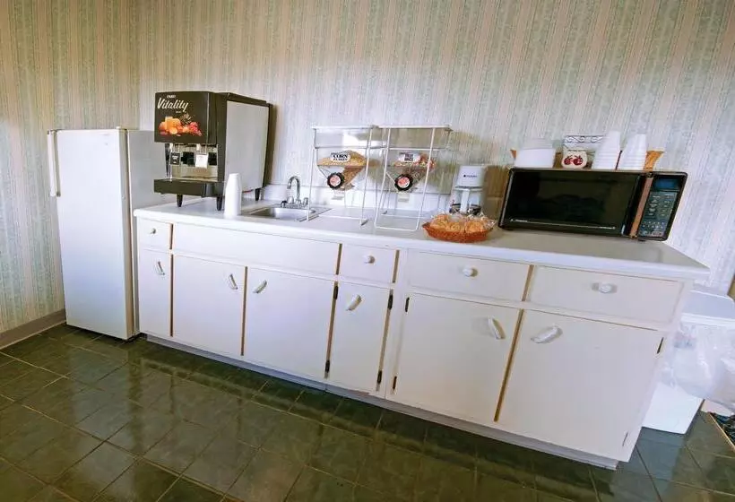 Мотель Americas Best Value Inn Roxboro