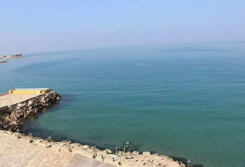 Holiday Suites Hotel & Beach Resort