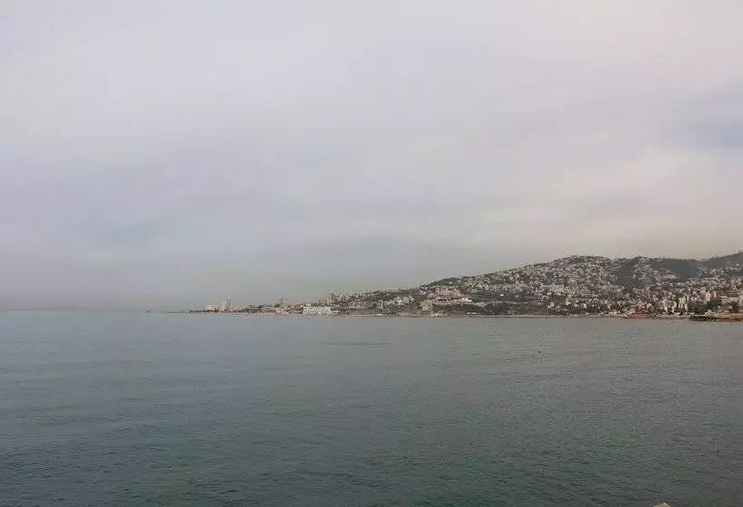 Holiday Suites Hotel & Beach Resort