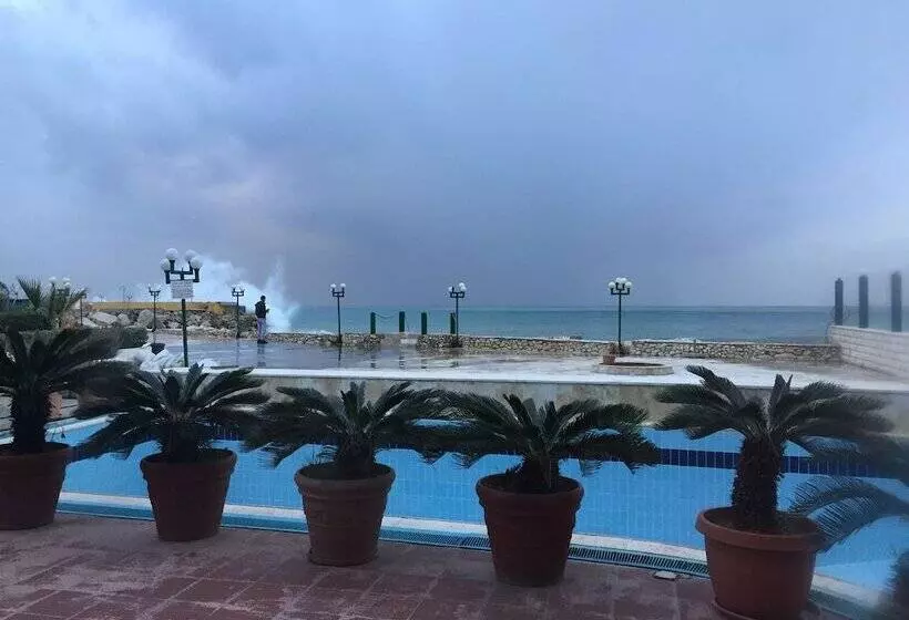 Holiday Suites Hotel & Beach Resort