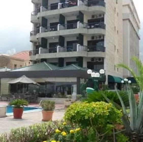 Holiday Suites Hotel & Beach Resort