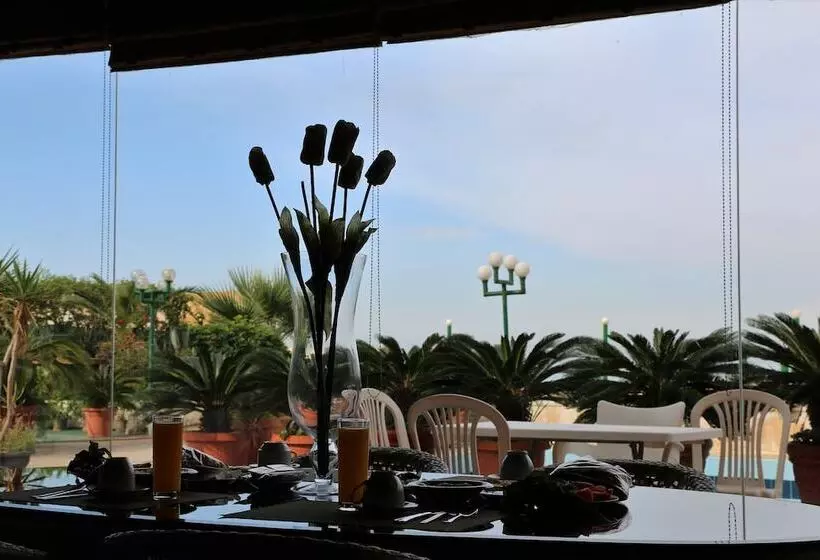 Holiday Suites Hotel & Beach Resort