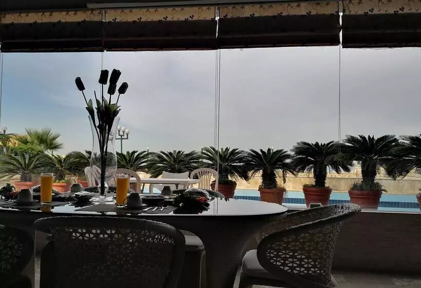 Holiday Suites Hotel & Beach Resort