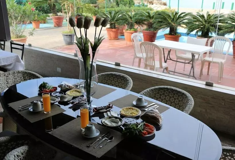 Holiday Suites Hotel & Beach Resort