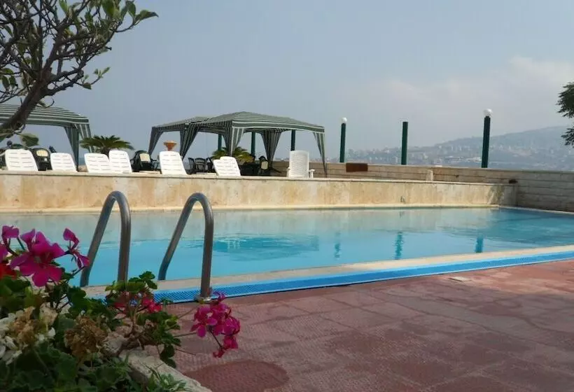 Holiday Suites Hotel & Beach Resort