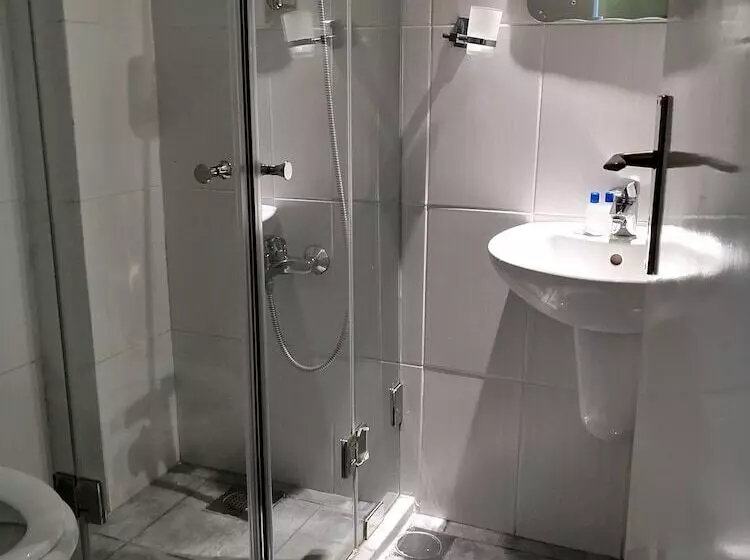 Holiday Suites Hotel & Beach Resort