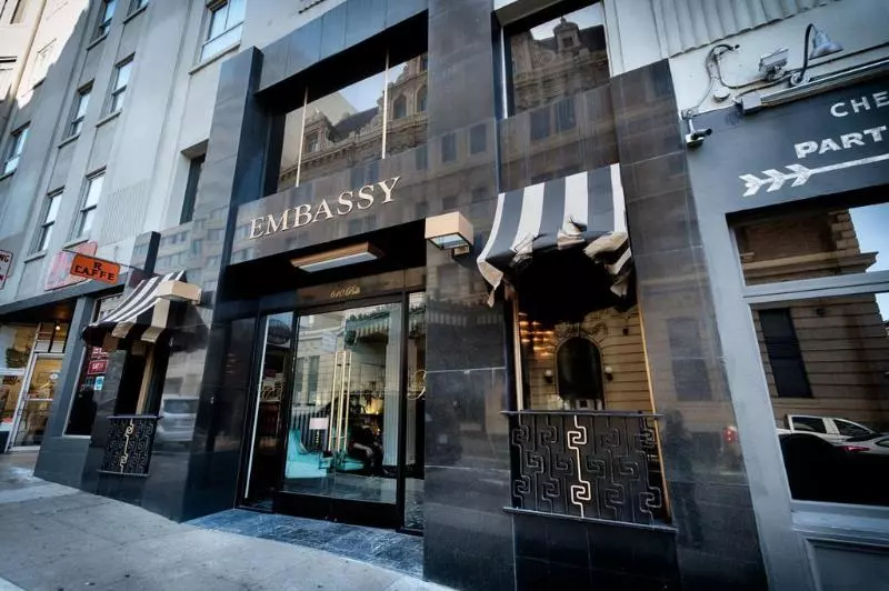 ホテル Embassy