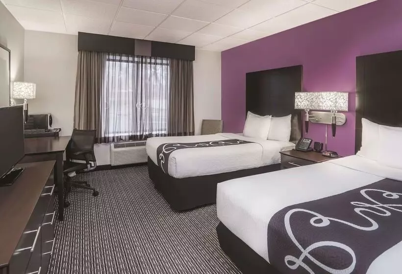 호텔 La Quinta By Wyndham Las Vegas Summerlin Tech