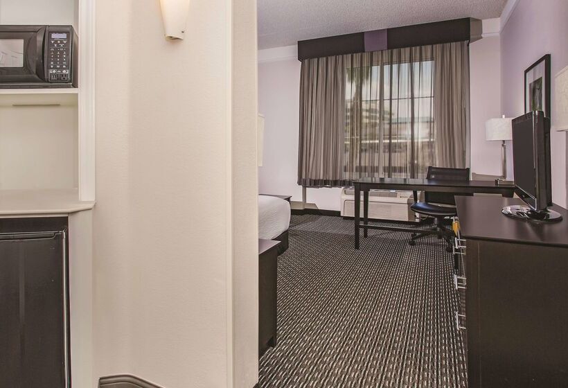 فندق La Quinta By Wyndham Las Vegas Summerlin Tech