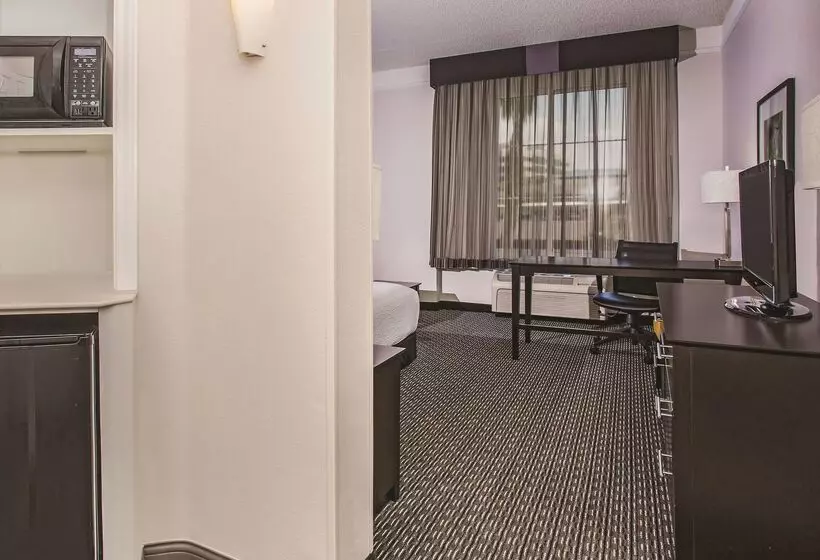 호텔 La Quinta By Wyndham Las Vegas Summerlin Tech