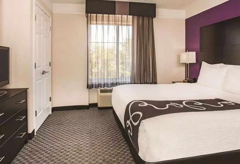 호텔 La Quinta By Wyndham Las Vegas Summerlin Tech