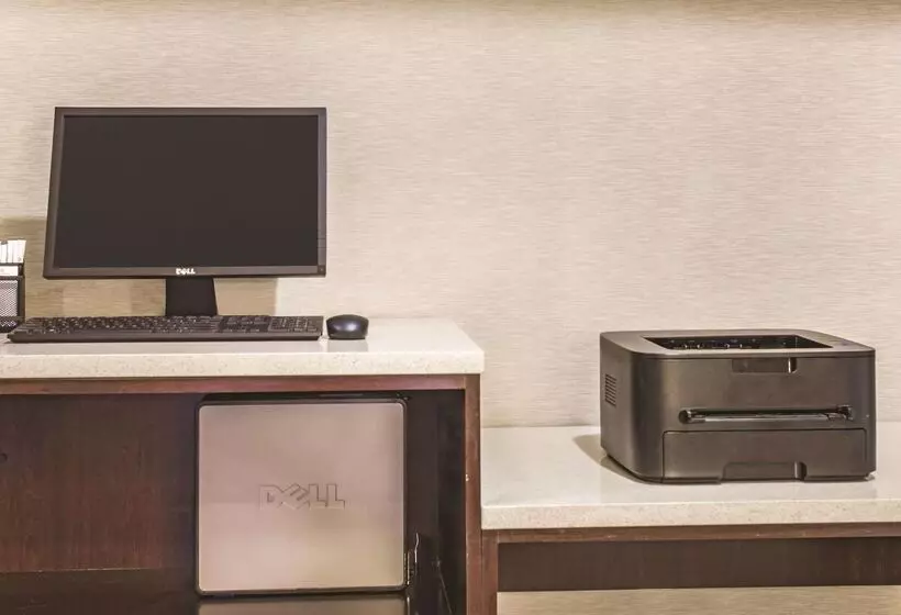 호텔 La Quinta By Wyndham Las Vegas Summerlin Tech