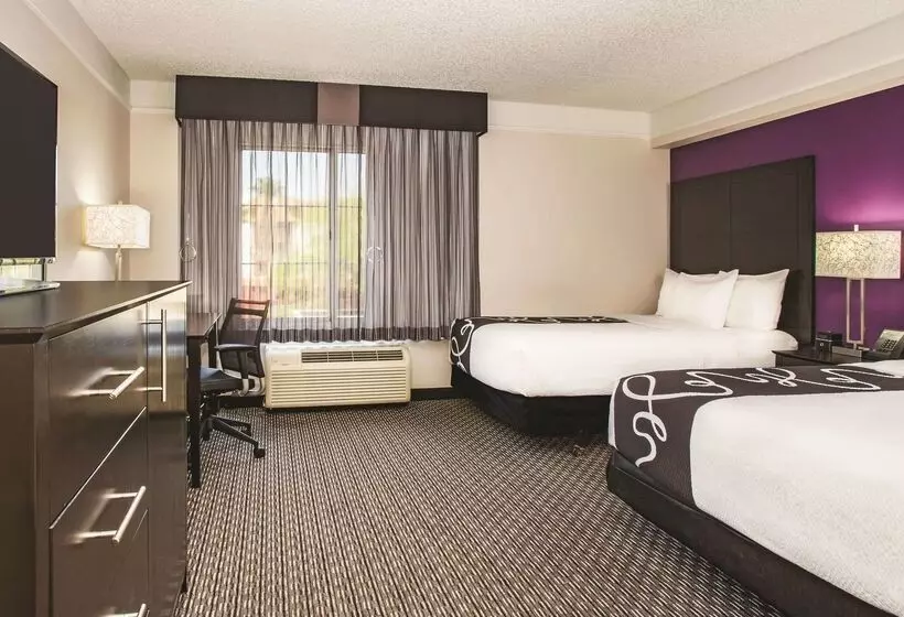 호텔 La Quinta By Wyndham Las Vegas Summerlin Tech