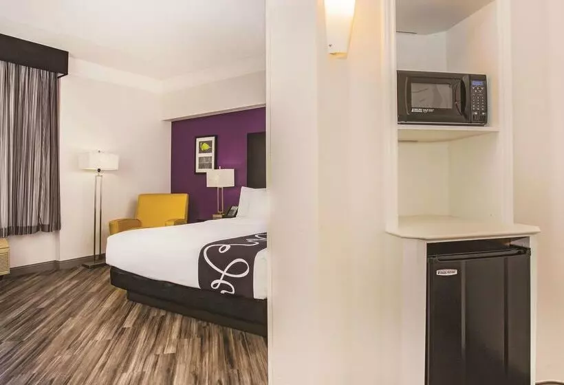 호텔 La Quinta By Wyndham Las Vegas Summerlin Tech