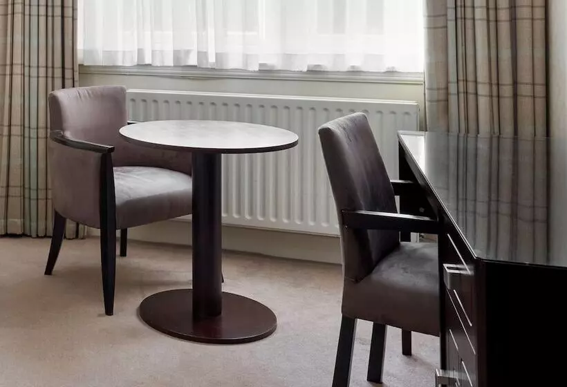 Отель Leonardo Edinburgh City