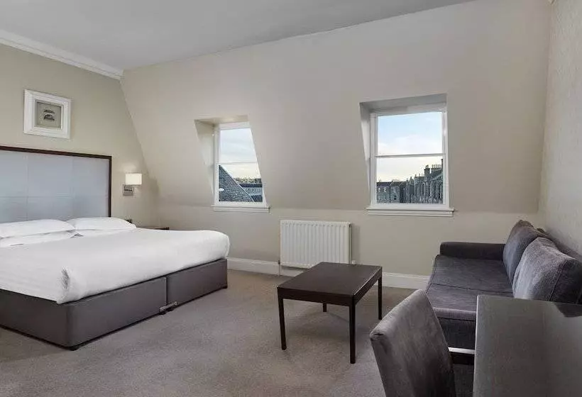 Отель Leonardo Edinburgh City