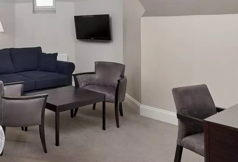 Отель Leonardo Edinburgh City