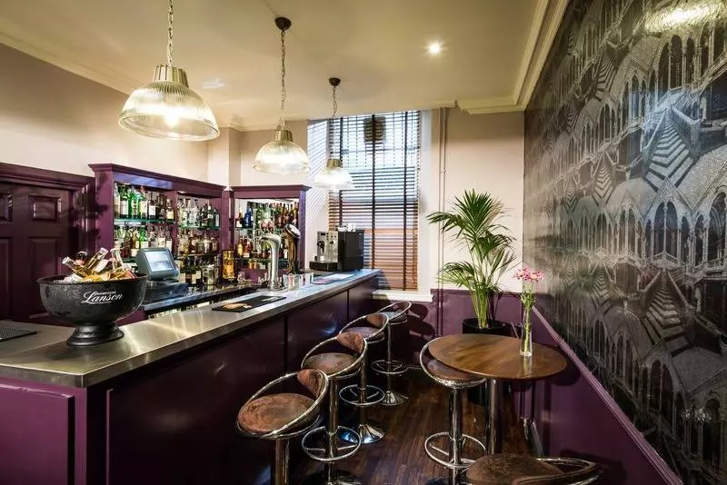 Отель Leonardo Edinburgh City