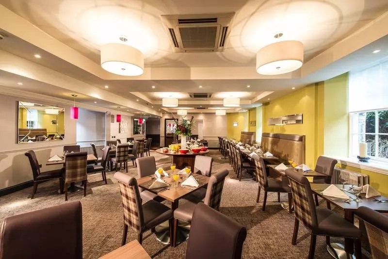 Отель Leonardo Edinburgh City