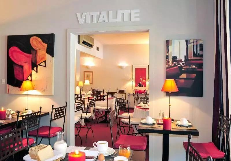 Отель Les Jardins d'Adalric