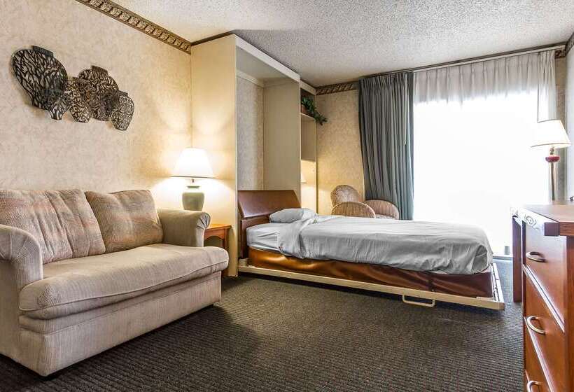 בית מלון כפרי Quality Inn & Suites Silicon Valley