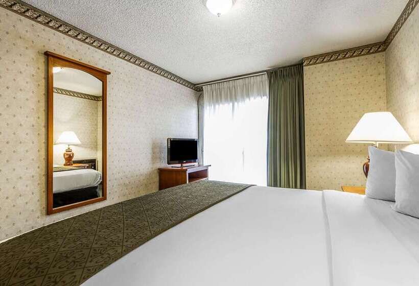 בית מלון כפרי Quality Inn & Suites Silicon Valley