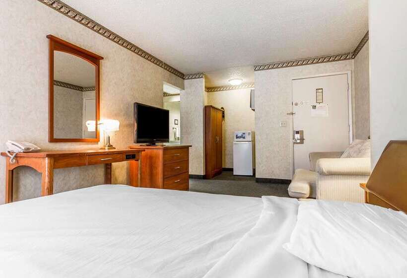 בית מלון כפרי Quality Inn & Suites Silicon Valley