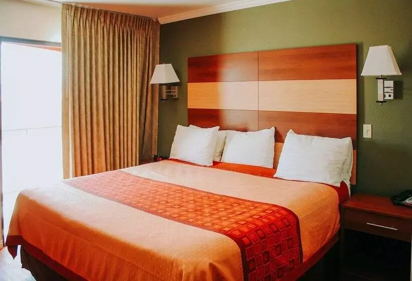 فندق Rodeway Inn & Suites