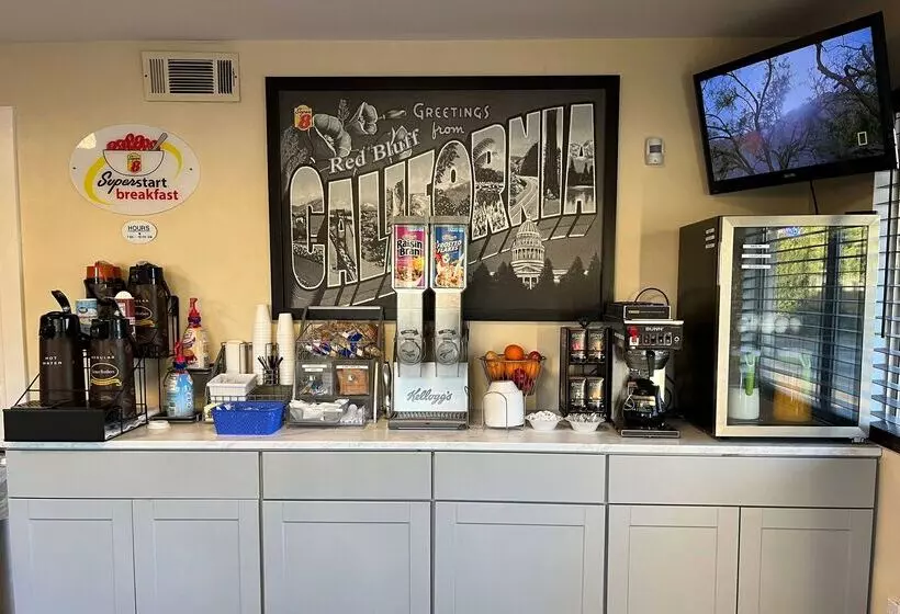 בית מלון כפרי Super 8 By Wyndham Red Bluff