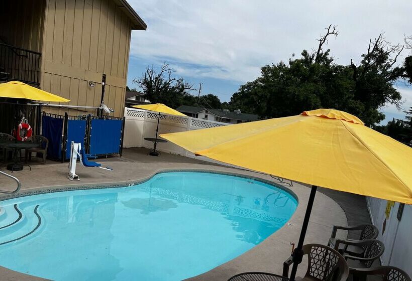 Hotel Super 8 By Wyndham Red Bluff