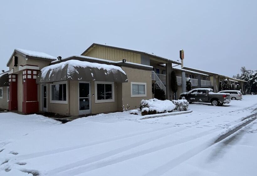 Hotel Super 8 By Wyndham Red Bluff