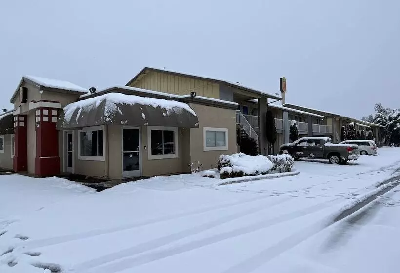 בית מלון כפרי Super 8 By Wyndham Red Bluff
