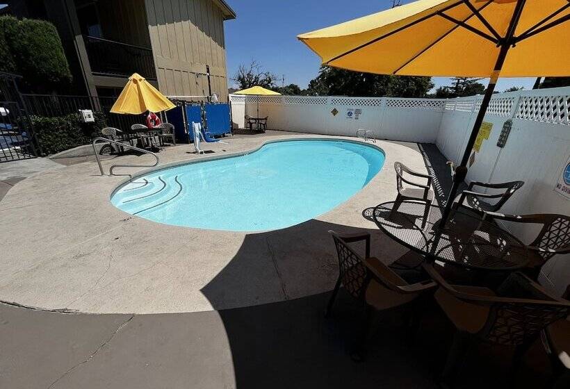 Hotel Super 8 By Wyndham Red Bluff