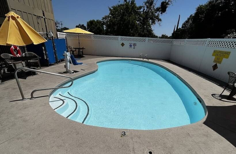 Hotel Super 8 By Wyndham Red Bluff