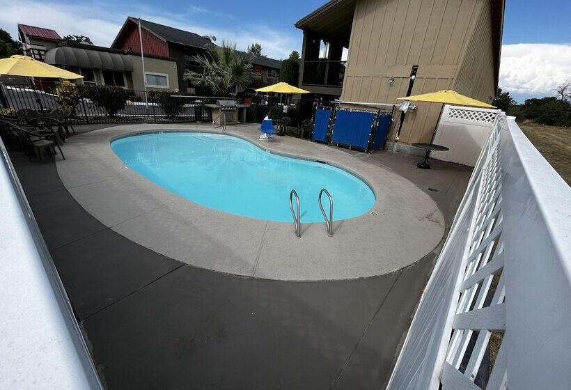 Hotel Super 8 By Wyndham Red Bluff