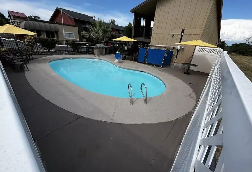 בית מלון כפרי Super 8 By Wyndham Red Bluff