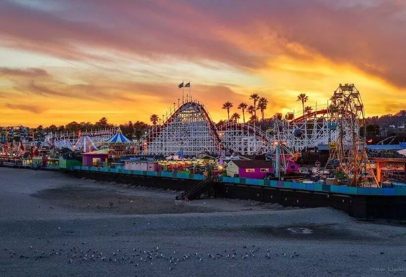 בית מלון כפרי The Aqua Pacific