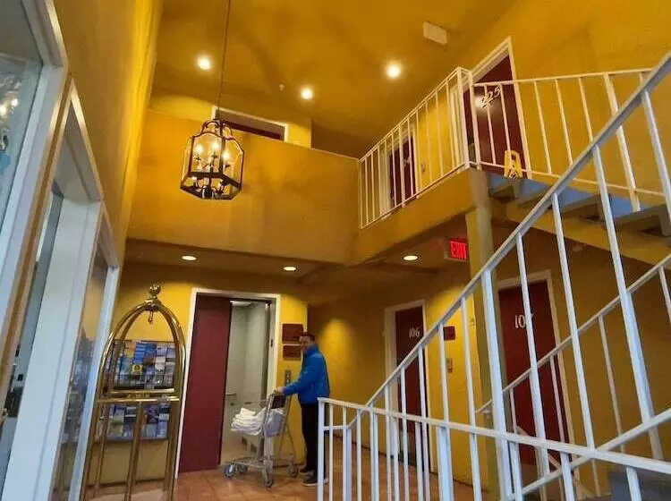 בית מלון כפרי The Aqua Pacific