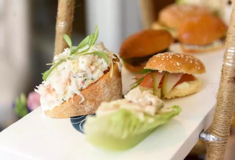 هتل The Blue Haven