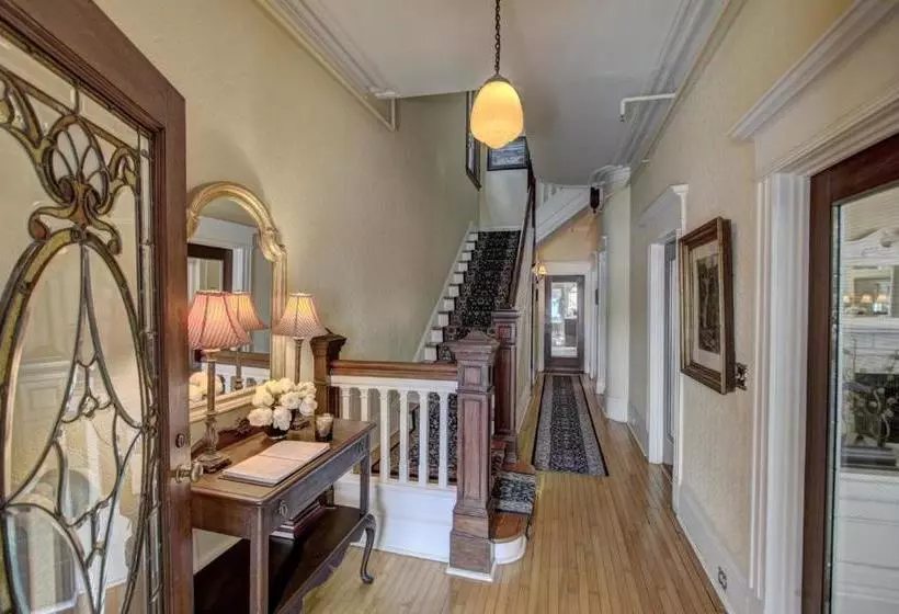 Bed and Breakfast Banberry House Heritage Inn