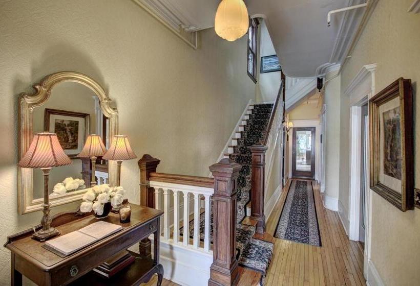 تختخواب و صبحانه Banberry House Heritage Inn