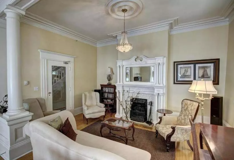 Bed and Breakfast Banberry House Heritage Inn