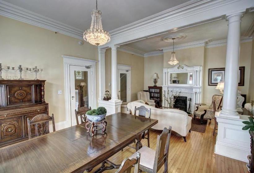 تختخواب و صبحانه Banberry House Heritage Inn