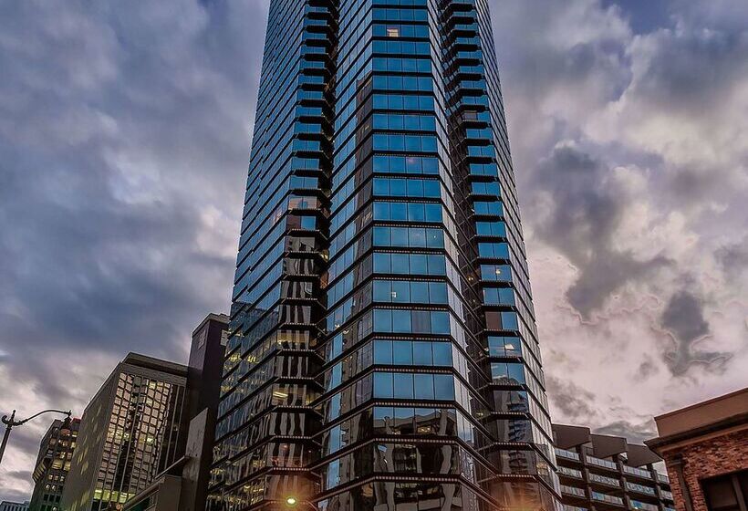 هتل Aston At The Executive Centre