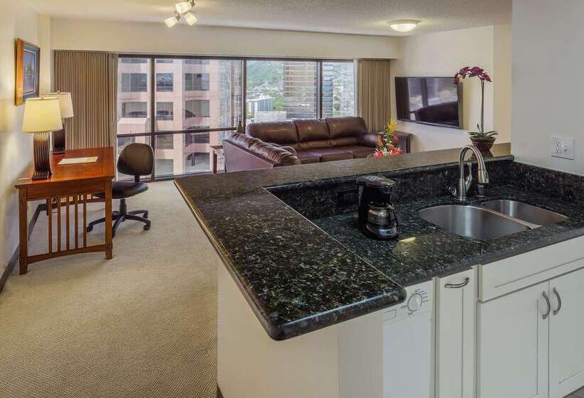 هتل Aston At The Executive Centre