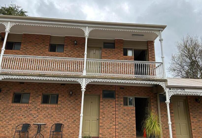 Hotel Barrass's John Bright Motor Inn