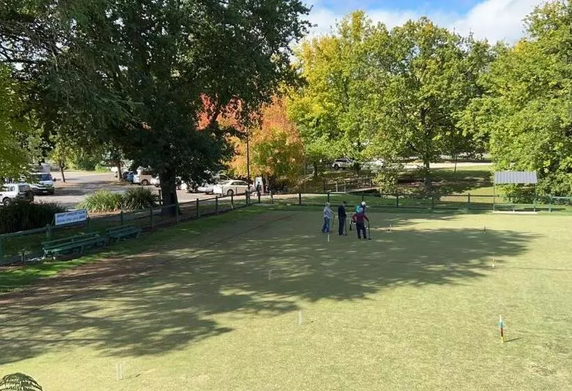 ホテル Barrass's John Bright Motor Inn